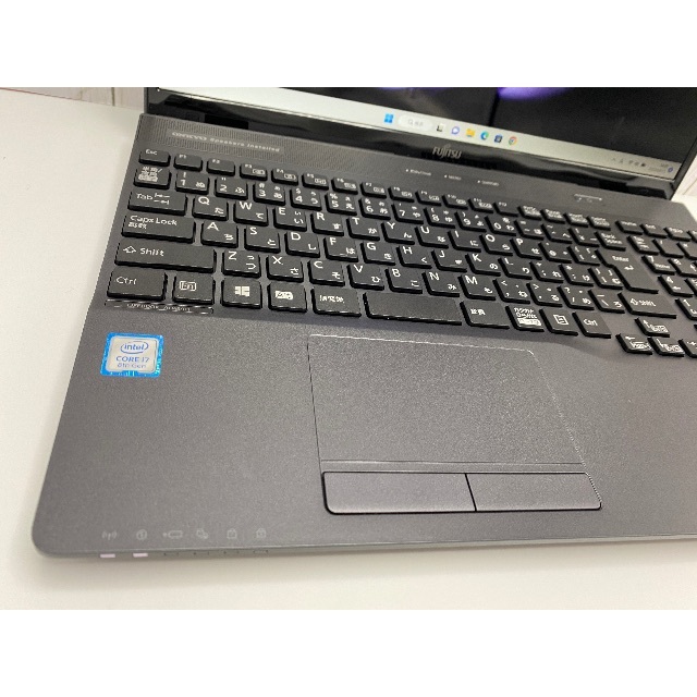 富士通(フジツウ)のWindows11 Core i7-8565U SSD1TB メモリ16GB スマホ/家電/カメラのPC/タブレット(ノートPC)の商品写真