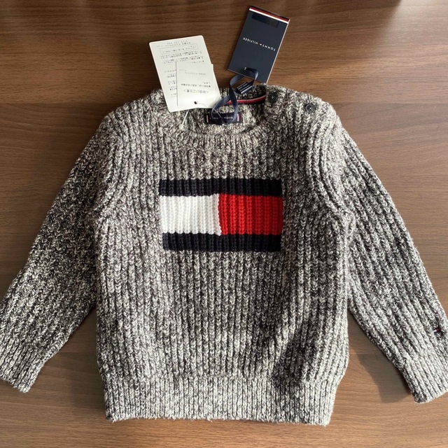 TOMMY HILFIGER(トミーヒルフィガー)の☆新品・未使用☆TOMMY HILFIGERニットトレーナー(90サイズ) キッズ/ベビー/マタニティのキッズ服男の子用(90cm~)(ニット)の商品写真