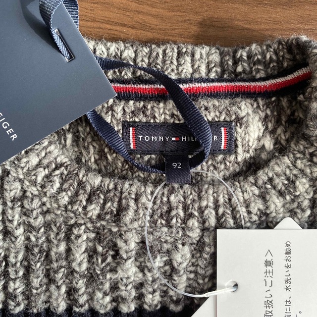 TOMMY HILFIGER(トミーヒルフィガー)の☆新品・未使用☆TOMMY HILFIGERニットトレーナー(90サイズ) キッズ/ベビー/マタニティのキッズ服男の子用(90cm~)(ニット)の商品写真