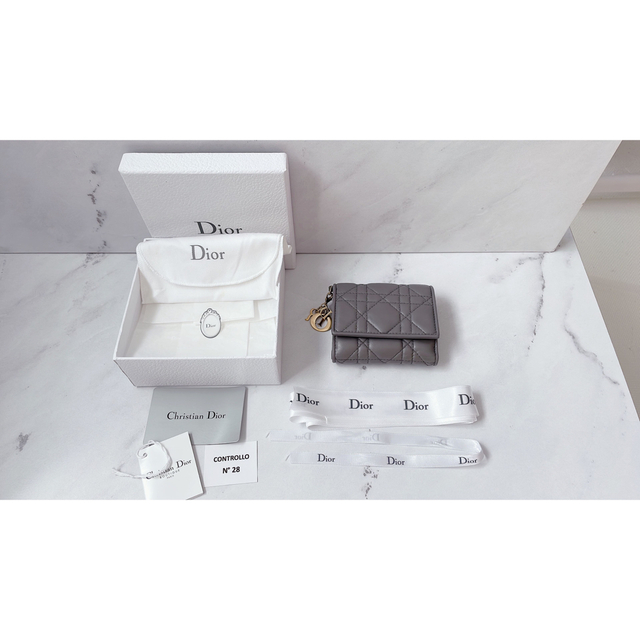 Christian Dior(クリスチャンディオール)の美品🌟⋆꙳Dior レディディオール ロータスウォレット 三つ折財布 レディースのファッション小物(財布)の商品写真