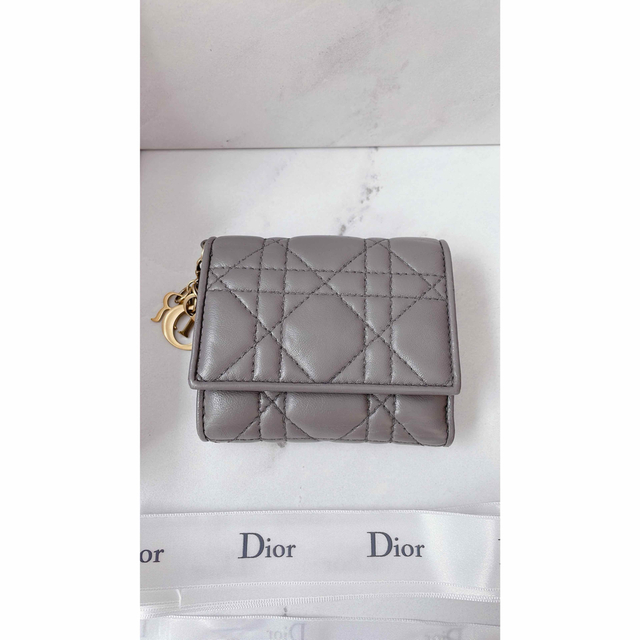 Christian Dior(クリスチャンディオール)の美品🌟⋆꙳Dior レディディオール ロータスウォレット 三つ折財布 レディースのファッション小物(財布)の商品写真