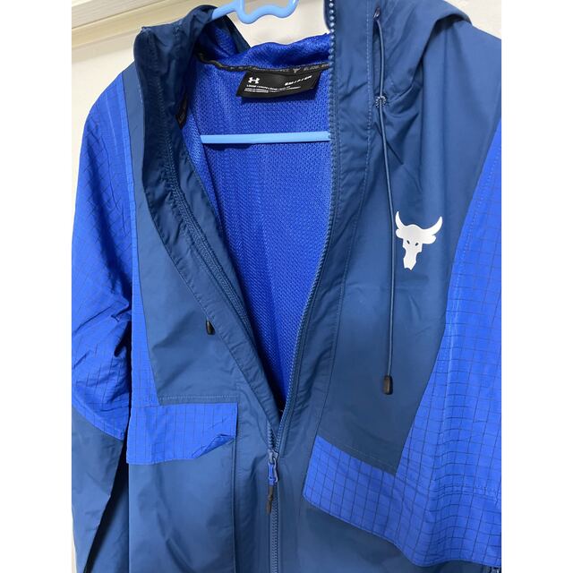 UNDER ARMOUR(アンダーアーマー)の⭐️ 新品未使用 アンダーアーマー ⭐️ プロジェクトロック ウインドブレーカー メンズのジャケット/アウター(ナイロンジャケット)の商品写真