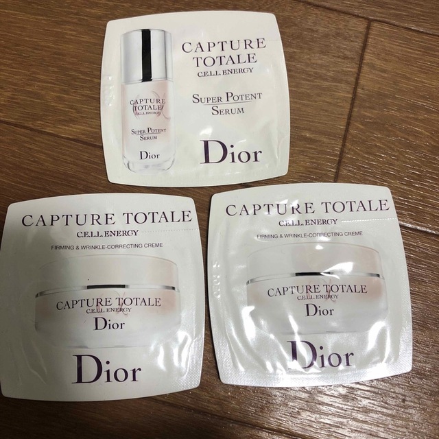 Dior(ディオール)のDior サンプル３枚　カプチュールトータルセルENGYセラム１　クリーム２ コスメ/美容のスキンケア/基礎化粧品(フェイスクリーム)の商品写真