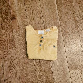 ザラキッズ(ZARA KIDS)の【ZARAbaby】春夏秋に活躍！薄手ロンＴ/山吹色ノーカラー(Ｔシャツ)