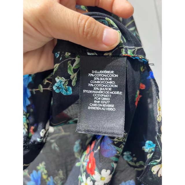 Alice+Olivia(アリスアンドオリビア)の❤️★Alice olive2023新作新品　黒　花柄　長袖ブラウス　オシャレ レディースのトップス(シャツ/ブラウス(長袖/七分))の商品写真