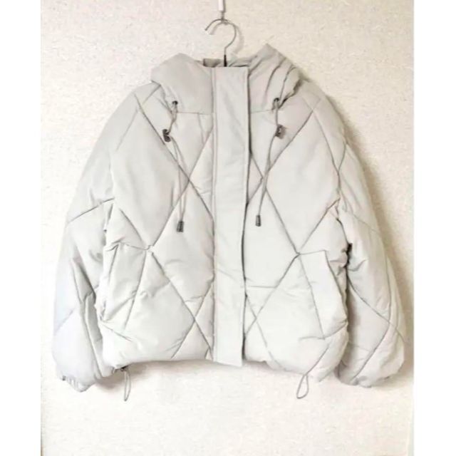 【新品】ダイヤキルト 中綿 ショートジャケット TRIANGLE PALETTE レディースのジャケット/アウター(ダウンジャケット)の商品写真