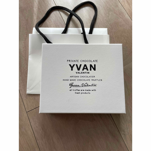 人気を誇る 使用途中 YVAN VALENTIN チョコレート12個入り www