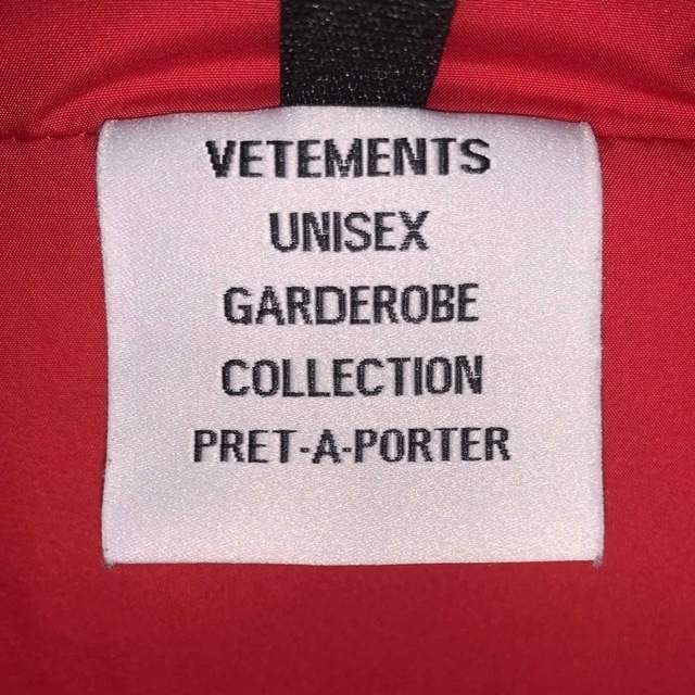 VETEMENTS(ヴェトモン)のVETEMENTS ヴェトモン フェザー ダウンジャケット メンズのジャケット/アウター(ダウンジャケット)の商品写真