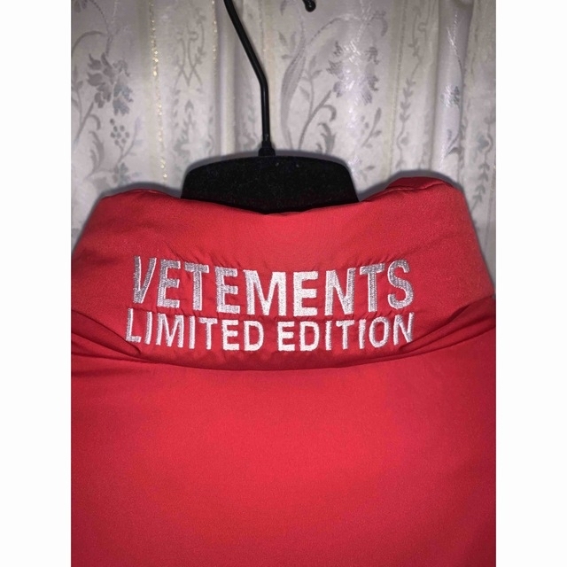 VETEMENTS(ヴェトモン)のVETEMENTS ヴェトモン フェザー ダウンジャケット メンズのジャケット/アウター(ダウンジャケット)の商品写真