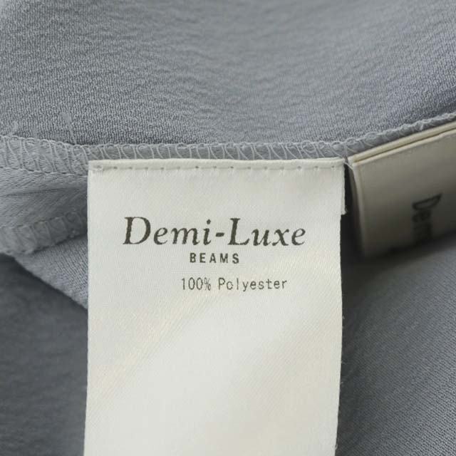 Demi-Luxe BEAMS(デミルクスビームス)のデミルクス ビームス Wポケット サテンプルオーバー ブラウス Vネック 半袖 レディースのトップス(シャツ/ブラウス(半袖/袖なし))の商品写真