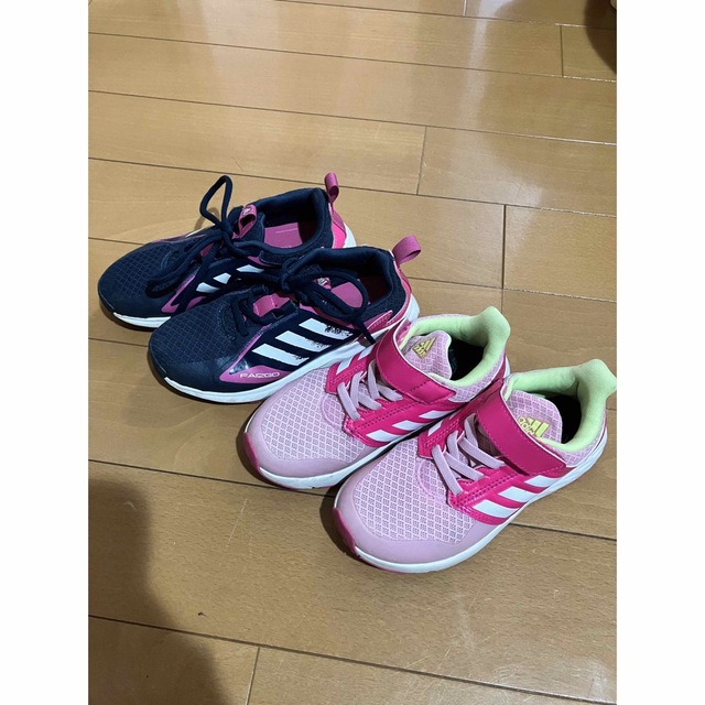 adidas(アディダス)のadidas くつ　女の子　18.5 キッズ/ベビー/マタニティのキッズ靴/シューズ(15cm~)(スニーカー)の商品写真