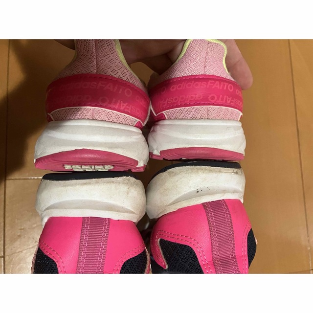 adidas(アディダス)のadidas くつ　女の子　18.5 キッズ/ベビー/マタニティのキッズ靴/シューズ(15cm~)(スニーカー)の商品写真