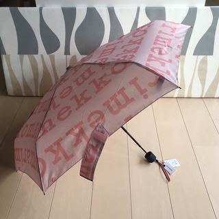 マリメッコ(marimekko)の国内正規品 新品 マリメッコ 折り畳み傘 MARILOGO ピンク 日本限定(傘)
