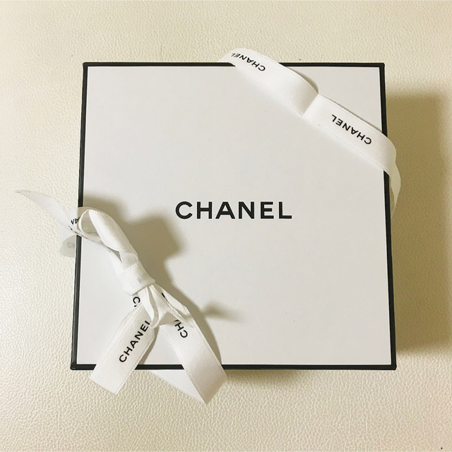 CHANEL シャネル　白　黒　ホワイト　ブラック　プレゼント用　空箱　BOX | フリマアプリ ラクマ