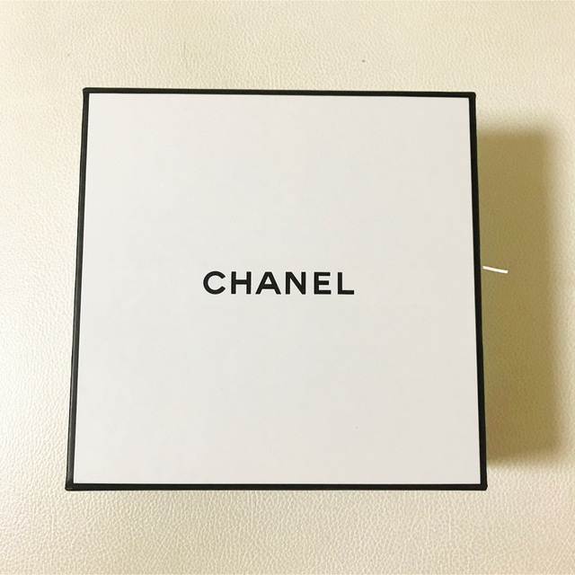 CHANEL(シャネル)のCHANEL シャネル　白　黒　ホワイト　ブラック　プレゼント用　空箱　BOX インテリア/住まい/日用品のインテリア小物(その他)の商品写真