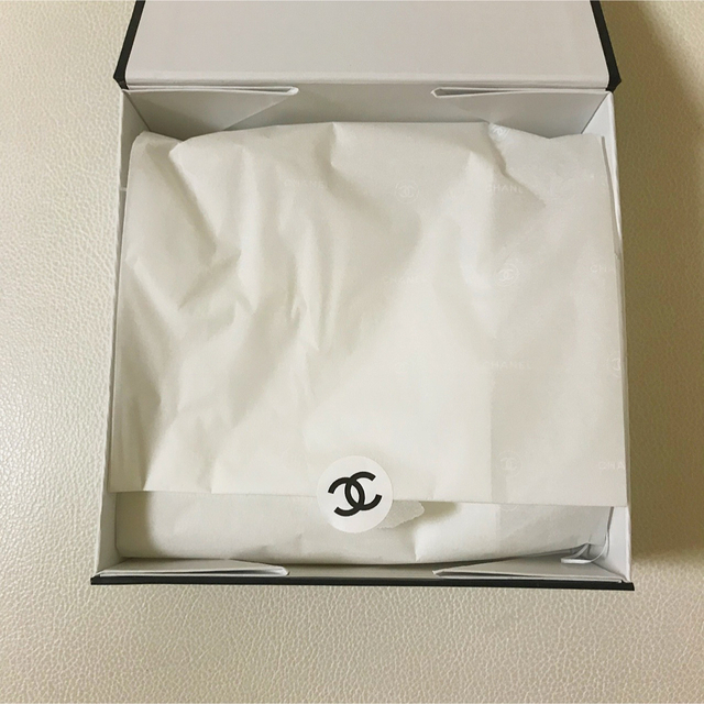 CHANEL シャネル　白　黒　ホワイト　ブラック　プレゼント用　空箱　BOX