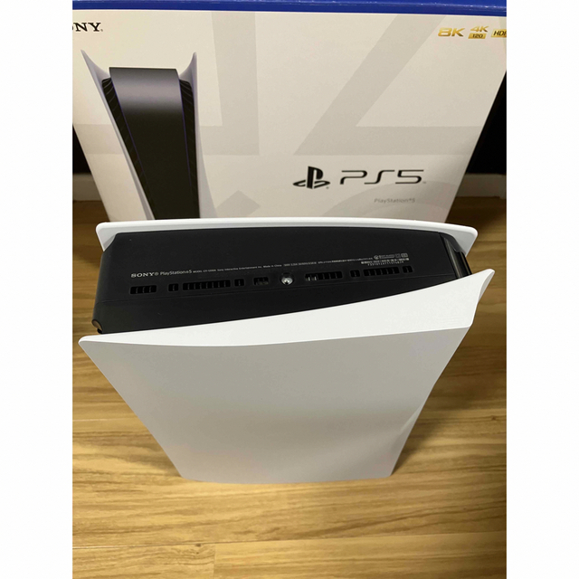 PlayStation(プレイステーション)のSONY PlayStation5 本体 CFI-1200A01 エンタメ/ホビーのゲームソフト/ゲーム機本体(家庭用ゲーム機本体)の商品写真