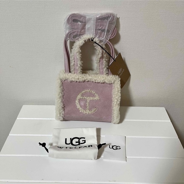 NY購入　Telfar x UGG コラボバッグ　S レディースのバッグ(ショルダーバッグ)の商品写真