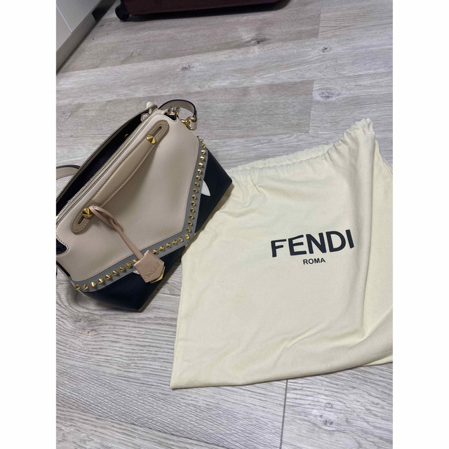 FENDI(フェンディ)のちぃ様専用FENDI ピーカーブー　限定モデル　ハンドルストラップ付き レディースのバッグ(ハンドバッグ)の商品写真