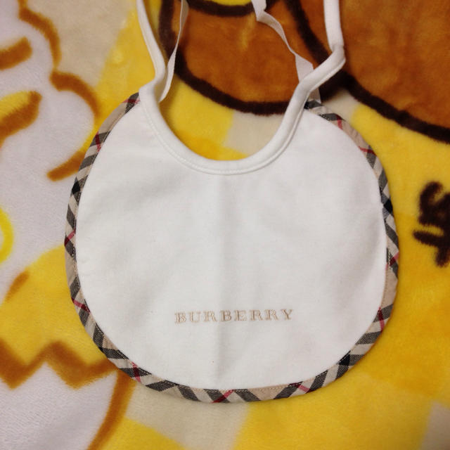 BURBERRY(バーバリー)の【なっちゃん様 専用】バーバリー☆スタイ キッズ/ベビー/マタニティのこども用ファッション小物(ベビースタイ/よだれかけ)の商品写真