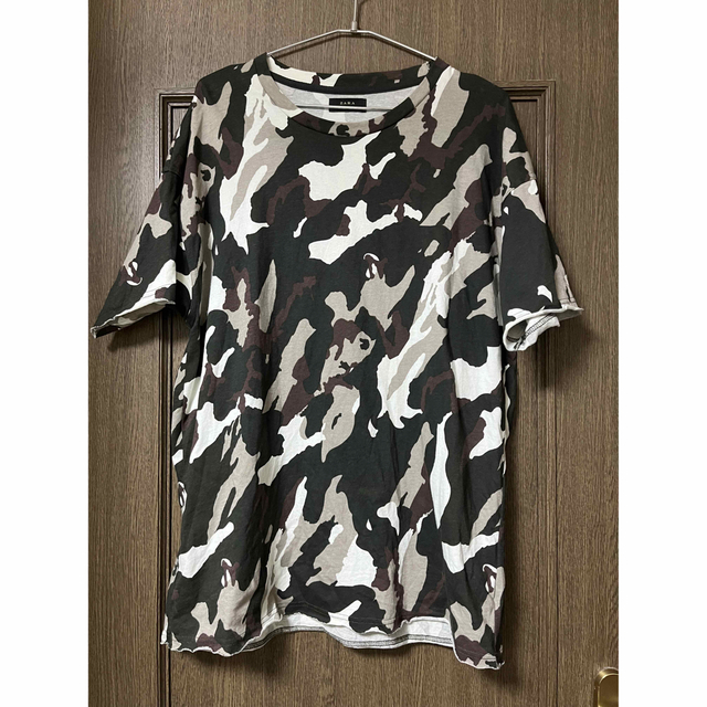 ZARA(ザラ)のZARA 迷彩柄　Tシャツ　Mサイズ メンズのトップス(Tシャツ/カットソー(半袖/袖なし))の商品写真