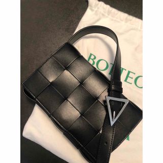 ボッテガヴェネタ(Bottega Veneta)のbottega veneta ボッテガヴェネタ カセット ショルダー 黒 新作(ショルダーバッグ)