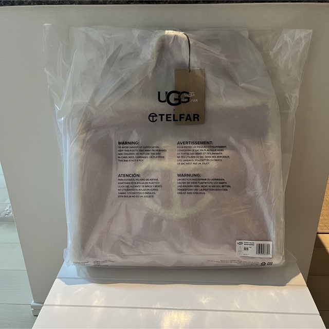 UGG(アグ)の新品未使用　NY購入　Telfar x UGG bag サイズM レディースのバッグ(トートバッグ)の商品写真