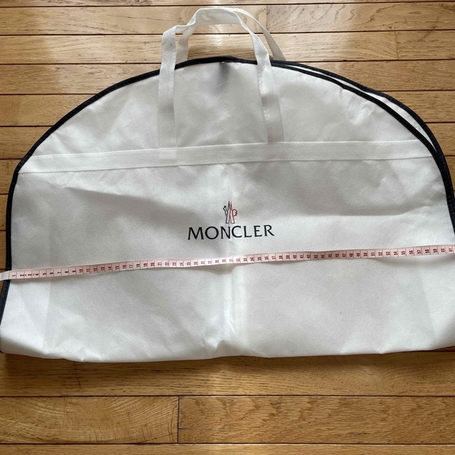 MONCLER(モンクレール)のモンクレ♡スーツカバー♡2つ折り♡シワあり美品 メンズのジャケット/アウター(テーラードジャケット)の商品写真