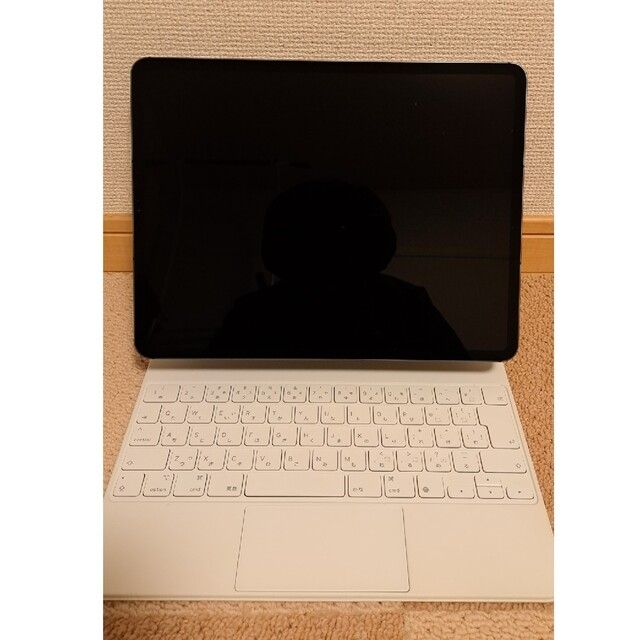 スマホ/家電/カメラiPad Pro第5世代）12.9インチ ＆Magic Keyboard
