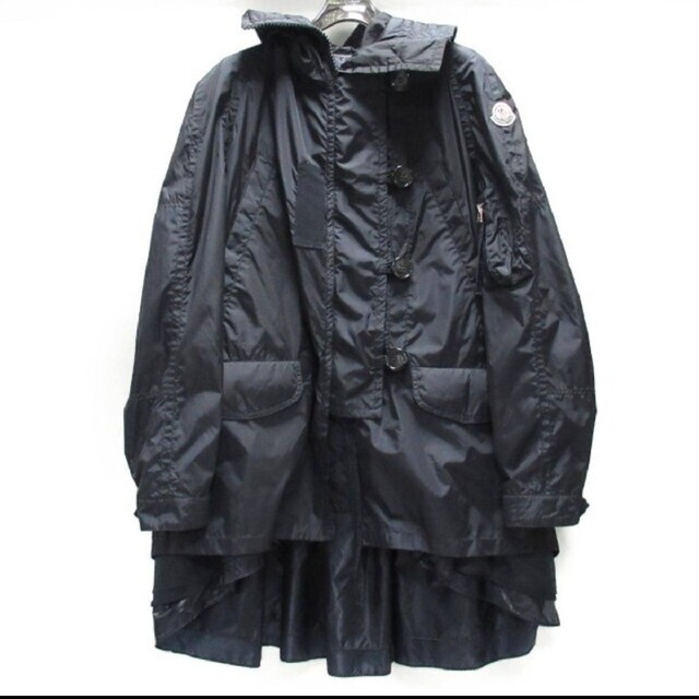 MONCLER(モンクレール)のモンクレール　スプリングコート　ナイロン　MONCLER　SACAI SORA レディースのジャケット/アウター(スプリングコート)の商品写真