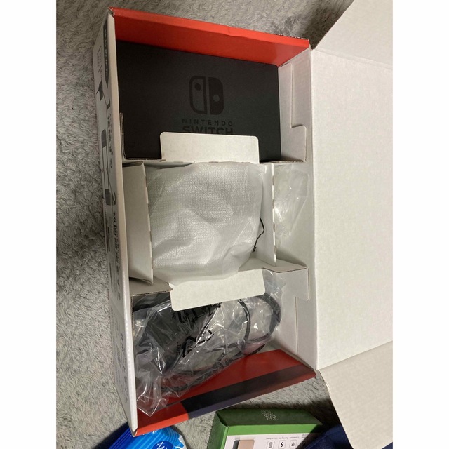 Nintendo Switch Joy-Con (L) / (R) グレー エンタメ/ホビーのゲームソフト/ゲーム機本体(家庭用ゲーム機本体)の商品写真