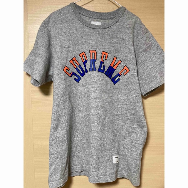 Supreme(シュプリーム)のSupreme  Tシャツ　アーチロゴ　グレー　L メンズのトップス(Tシャツ/カットソー(半袖/袖なし))の商品写真
