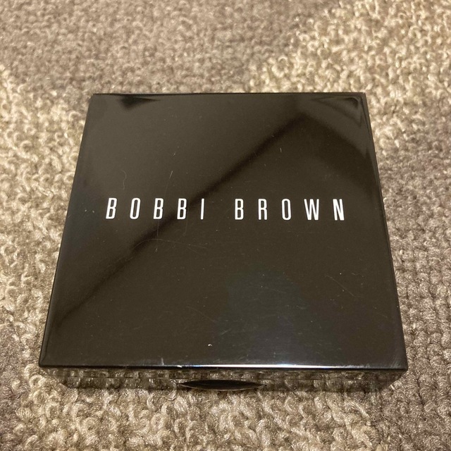 Bobby Brown シマーブリックコンパクト ベージュ コスメ/美容のベースメイク/化粧品(アイシャドウ)の商品写真