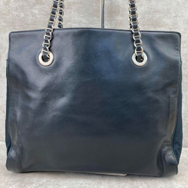 新作販売 良品 プラダ チェーンショルダーバッグ ブランドロゴ 型押し