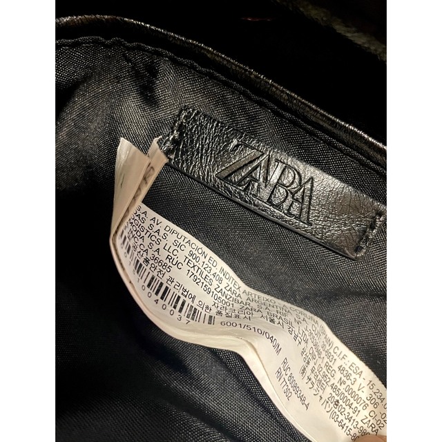 ZARA(ザラ)の専用！【美品】ZARA ショルダーバッグ　フリンジ　ブラック レディースのバッグ(ショルダーバッグ)の商品写真