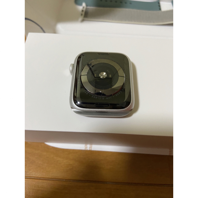 Apple Watch(アップルウォッチ)のApple Watch Series 4 44mmシルバーアルミ スマホ/家電/カメラのスマートフォン/携帯電話(その他)の商品写真