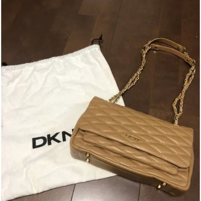 DKNY(ダナキャランニューヨーク)のDKNY ベージュ　バッグ レディースのバッグ(ハンドバッグ)の商品写真