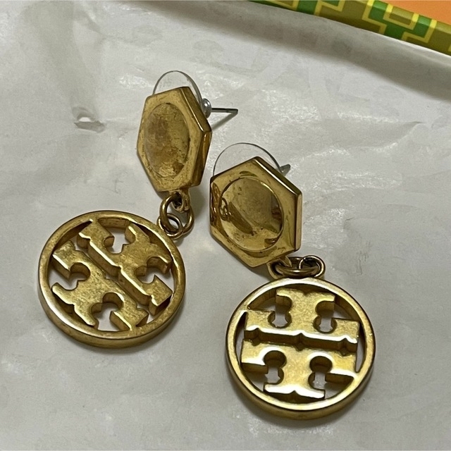 Tory Burch(トリーバーチ)の値下げ‼️Tory Burch トリーバーチ ロゴピアス ゴールド レディースのアクセサリー(ピアス)の商品写真