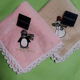 バーバリー(BURBERRY)のバーバリー レース付きタオルハンカチ ２枚セット 雪だるま＆ペンギン 刺繍 新品(ハンカチ)