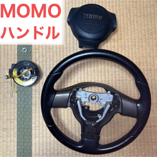 ダイハツ(ダイハツ)のムーヴＲＳ　MOMOハンドル ホーンパットダイハツ純正 モモステアリング 自動車/バイクの自動車(汎用パーツ)の商品写真