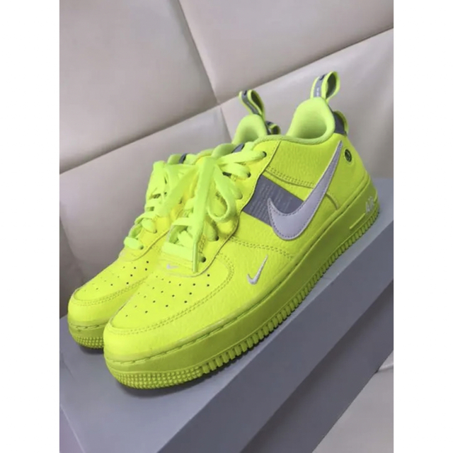 NIKE AIR FORCE1 UTILITY ボルトカラー　蛍光　ネオン