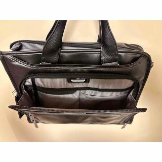 TUMI - 【未使用】TUMI レザー スリム・デラックス・ポートフォリオの