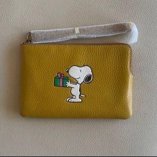 コーチ(COACH)の【COACH X PEANUTS】コーナー ジップ リストレット・スヌーピー(ポーチ)