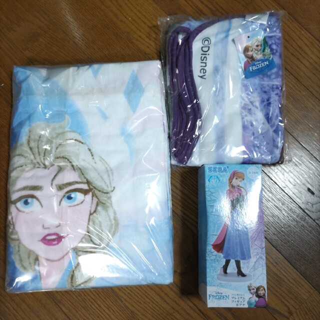 アナと雪の女王(アナトユキノジョオウ)のアナ雪 バスタオル ブランケット アナのフィギュア 非売品 ブライズ品 エンタメ/ホビーのおもちゃ/ぬいぐるみ(キャラクターグッズ)の商品写真