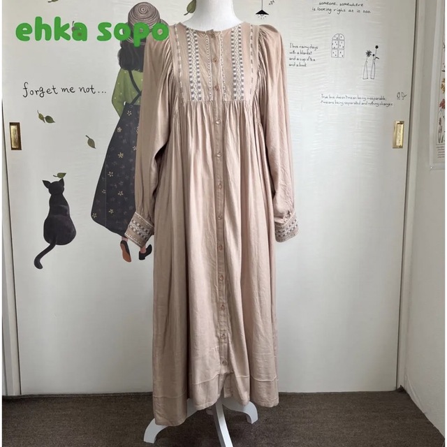 ehka sopo(エヘカソポ)の∇39  エヘカソポ ベージュ 刺繍ワンピ レディースのワンピース(ロングワンピース/マキシワンピース)の商品写真