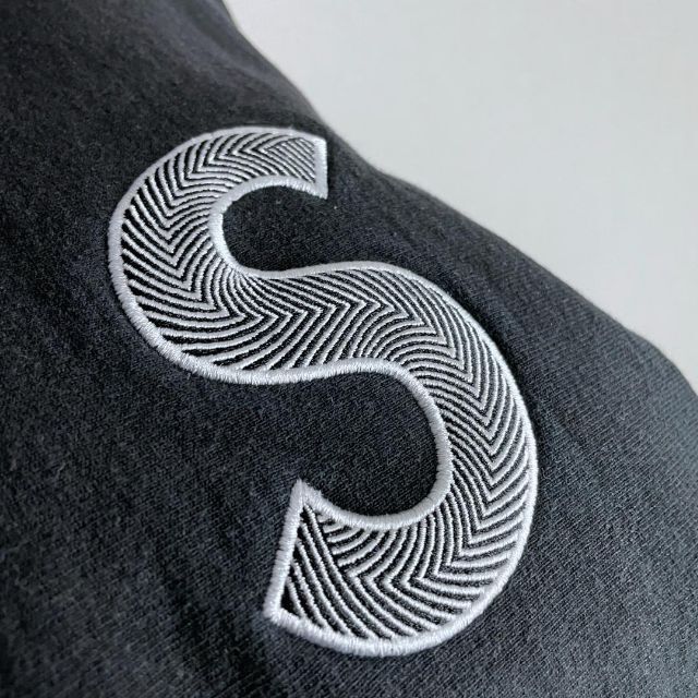 Supreme - 【大人気Lサイズ☆即完売モデル】シュプリーム Sロゴ刺繍