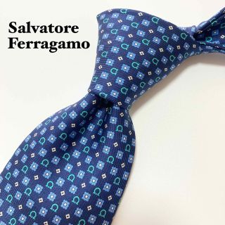 サルヴァトーレフェラガモ(Salvatore Ferragamo)の極美品✨フェラガモ ネクタイ ブルー 総柄 ガンチーニ 花柄 ferragamo(ネクタイ)