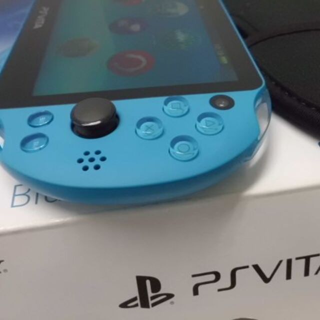 PlayStation Vita(プレイステーションヴィータ)のPSVITA PCH-2000 Aqua Blue エンタメ/ホビーのゲームソフト/ゲーム機本体(携帯用ゲーム機本体)の商品写真