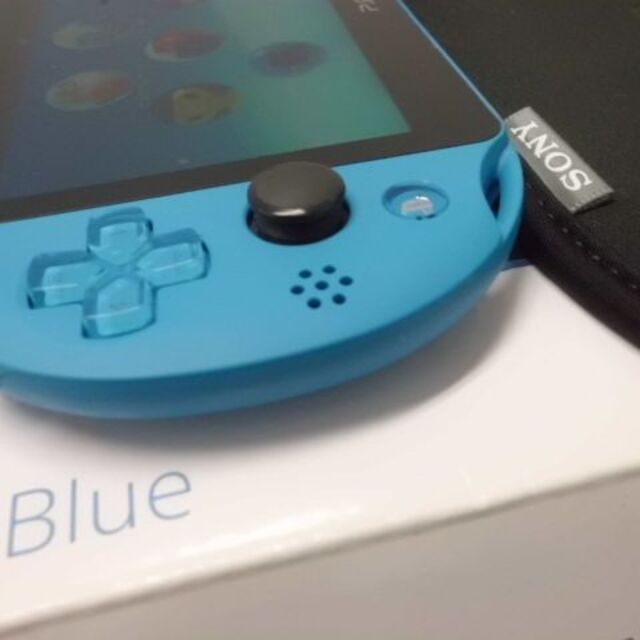 PlayStation Vita(プレイステーションヴィータ)のPSVITA PCH-2000 Aqua Blue エンタメ/ホビーのゲームソフト/ゲーム機本体(携帯用ゲーム機本体)の商品写真