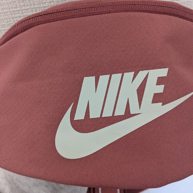 NIKE(ナイキ)の【あーりん様専用】NIKE　ウエストポーチ　ナイキ レディースのバッグ(ボディバッグ/ウエストポーチ)の商品写真